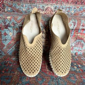 Ilse Jacobson Tulip Tan microfiber slip ons